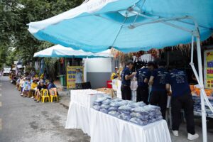 liên minh ABCVIP đã tổ chức chương trình phát cơm từ thiện