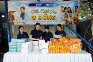 liên minh ABCVIP đã tổ chức chương trình phát cơm từ thiện