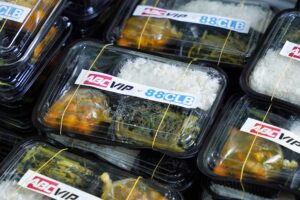 liên minh ABCVIP đã tổ chức chương trình phát cơm từ thiện