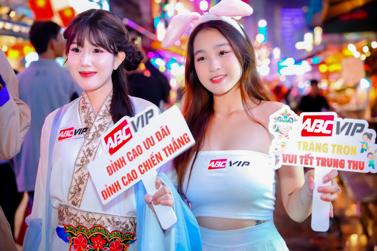 ABCVIP Hoạt động phát quà Trung Thu rộn ràng tại phố đi bộ Bùi Viện